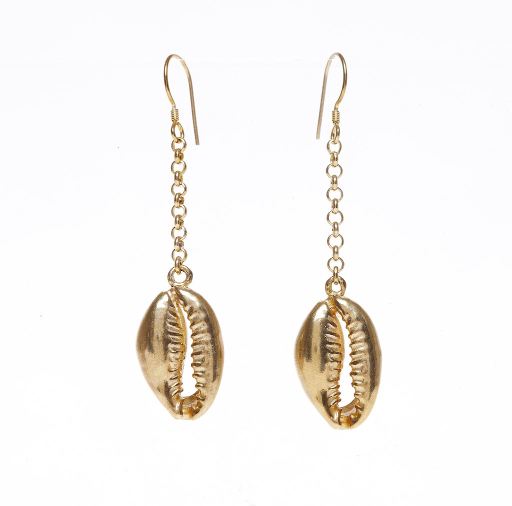 Shell earrings in gold